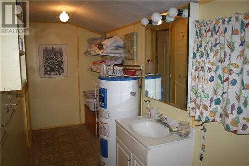 10 Burton Lane, Renfrew, ON - Indoor Photo Showing Bathroom