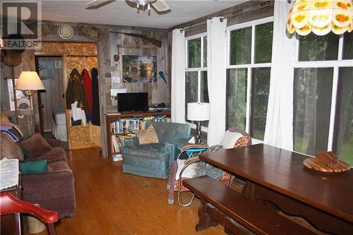 10 Burton Lane, Renfrew, ON - Indoor Photo Showing Living Room