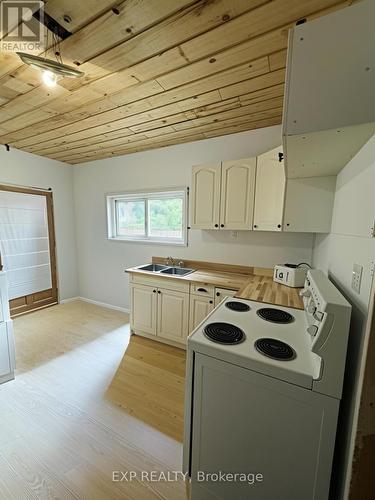 1073 3Rd \"A\" Avenue E, Owen Sound, ON - Indoor Photo Showing Kitchen With Double Sink