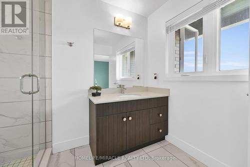 8 Bedrock Drive, Hamilton (Stoney Creek Mountain), ON - Indoor Photo Showing Bathroom