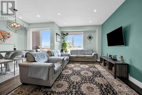 8 Bedrock Drive, Hamilton (Stoney Creek Mountain), ON - Indoor Photo Showing Living Room