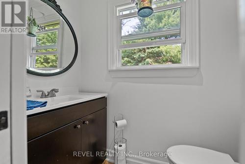 968 Church Street, Pelham, ON - Indoor Photo Showing Bathroom