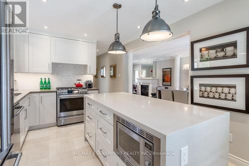 1245 Hammond Street, Burlington (Brant), ON - Indoor Photo Showing Kitchen With Upgraded Kitchen