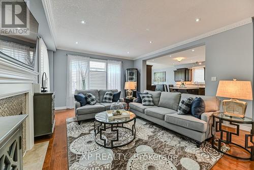 317 Sienna Crescent, Kitchener, ON - Indoor Photo Showing Living Room