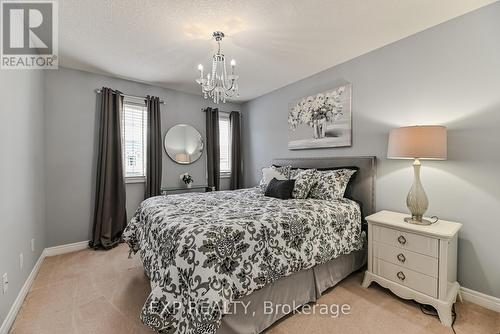 317 Sienna Crescent, Kitchener, ON - Indoor Photo Showing Bedroom