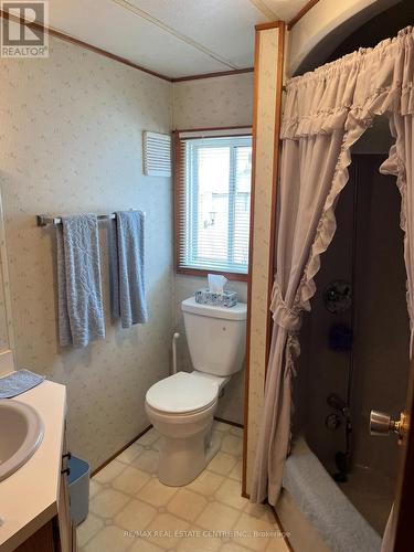 2073 Friendly Boulevard, Centre Wellington, ON - Indoor Photo Showing Bathroom