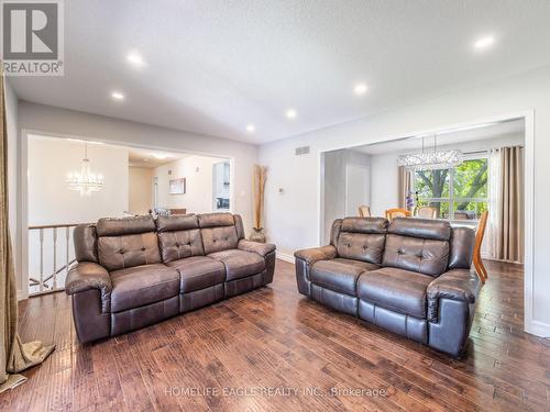 15 Cloverhill Crescent, Innisfil (Cookstown), ON - Indoor Photo Showing Living Room