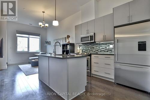 218 - 15277 Yonge Street, Aurora (Aurora Village), ON - Indoor Photo Showing Kitchen With Upgraded Kitchen