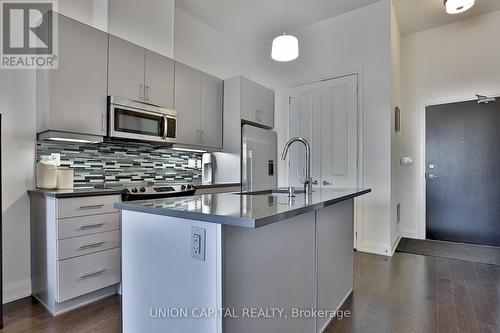 218 - 15277 Yonge Street, Aurora (Aurora Village), ON - Indoor Photo Showing Kitchen With Upgraded Kitchen