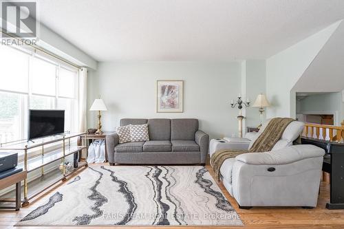 67 Heritage Court, Barrie (Painswick South), ON - Indoor Photo Showing Living Room