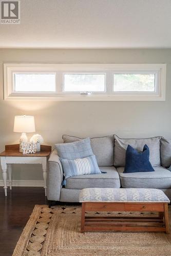 66 Second Street, Orillia, ON - Indoor Photo Showing Living Room