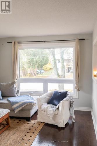 66 Second Street, Orillia, ON - Indoor Photo Showing Living Room