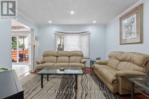 3553 Nutcracker Drive, Mississauga, ON - Indoor Photo Showing Living Room