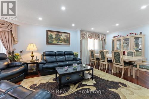 3553 Nutcracker Drive, Mississauga, ON - Indoor Photo Showing Living Room