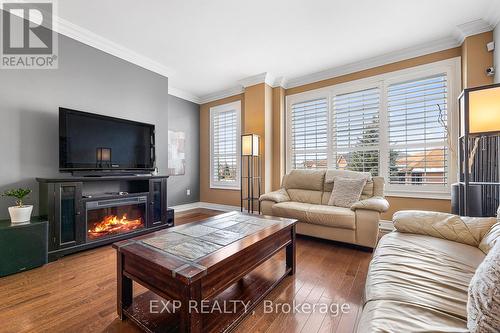 98 Rolling Hills Lane, Caledon (Bolton West), ON - Indoor Photo Showing Living Room