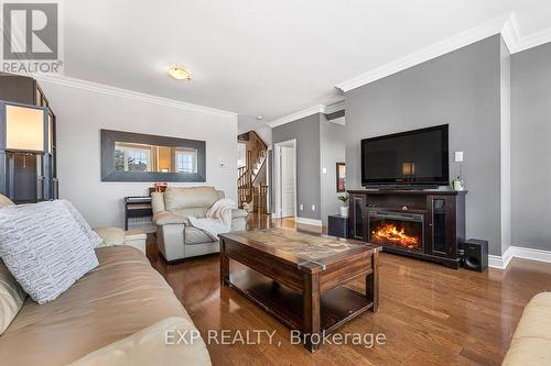 98 Rolling Hills Lane, Caledon (Bolton West), ON - Indoor Photo Showing Living Room