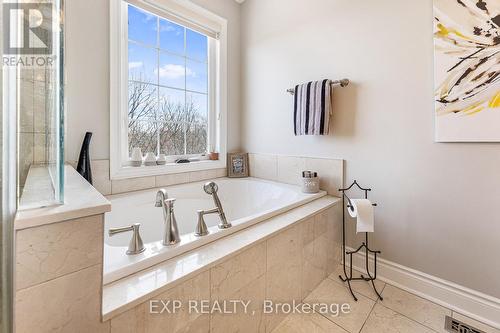 98 Rolling Hills Lane, Caledon (Bolton West), ON - Indoor Photo Showing Bathroom