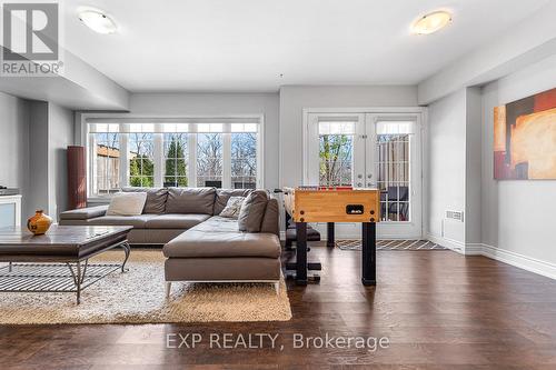 98 Rolling Hills Lane, Caledon (Bolton West), ON - Indoor Photo Showing Living Room