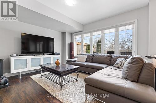 98 Rolling Hills Lane, Caledon, ON - Indoor Photo Showing Living Room