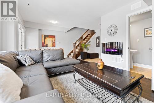 98 Rolling Hills Lane, Caledon (Bolton West), ON - Indoor Photo Showing Living Room