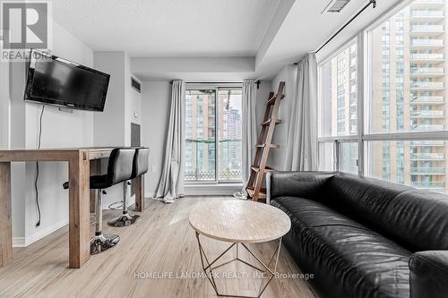 1009 - 28 Olive Avenue, Toronto (Willowdale East), ON - Indoor Photo Showing Living Room