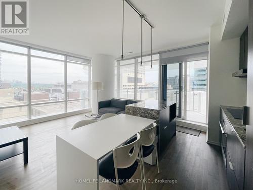 1001 - 1 Bloor Street E, Toronto, ON - Indoor