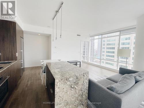 1001 - 1 Bloor Street E, Toronto, ON - Indoor Photo Showing Kitchen