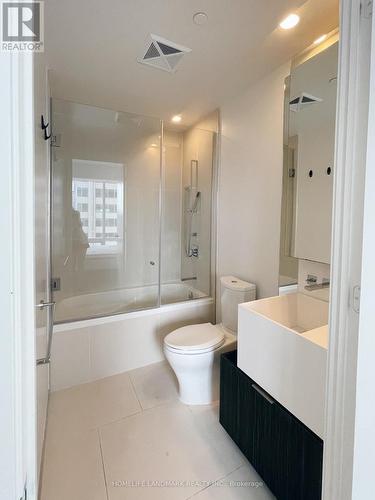 1001 - 1 Bloor Street E, Toronto, ON - Indoor Photo Showing Bathroom