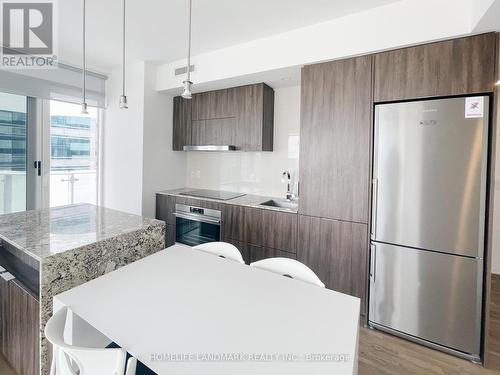 1001 - 1 Bloor Street E, Toronto, ON - Indoor Photo Showing Kitchen