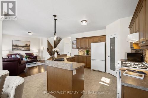 47 Burt Avenue, New Tecumseth, ON - Indoor Photo Showing Kitchen