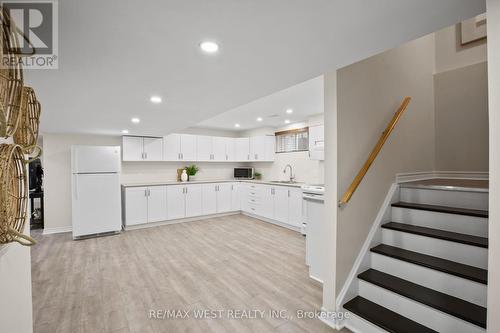 47 Burt Avenue, New Tecumseth (Alliston), ON - Indoor Photo Showing Kitchen