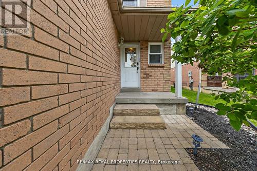 18 Schilling Court, Whitby (Pringle Creek), ON 