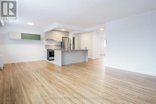 555 Birchmount Road, Toronto (Clairlea-Birchmount), ON - Indoor Photo Showing Kitchen