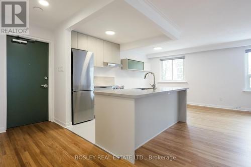 555 Birchmount Road, Toronto (Clairlea-Birchmount), ON - Indoor Photo Showing Kitchen