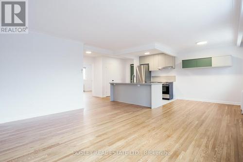 555 Birchmount Road, Toronto (Clairlea-Birchmount), ON - Indoor Photo Showing Kitchen