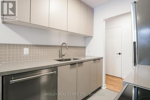 555 Birchmount Road, Toronto (Clairlea-Birchmount), ON - Indoor Photo Showing Kitchen