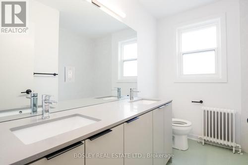 555 Birchmount Road, Toronto (Clairlea-Birchmount), ON - Indoor Photo Showing Bathroom