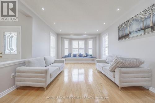 36 Goodhart Crescent, Ajax (Northwest Ajax), ON - Indoor Photo Showing Living Room