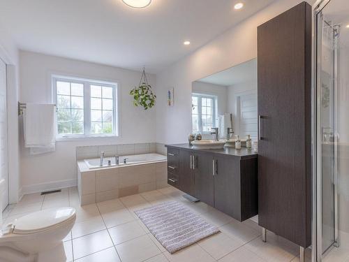 Bathroom - 209 Rue Beethoven, Vaudreuil-Dorion, QC - Indoor Photo Showing Bathroom