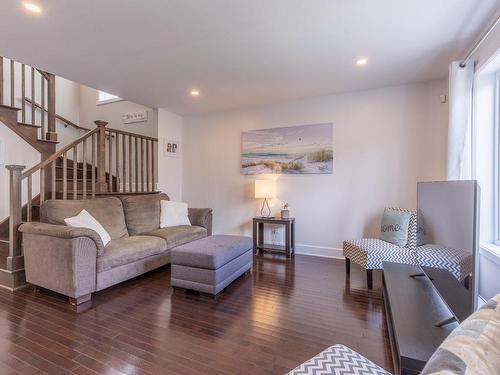 Living room - 209 Rue Beethoven, Vaudreuil-Dorion, QC - Indoor Photo Showing Living Room