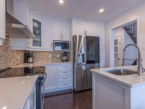 Kitchen - 209 Rue Beethoven, Vaudreuil-Dorion, QC - Indoor Photo Showing Kitchen With Upgraded Kitchen