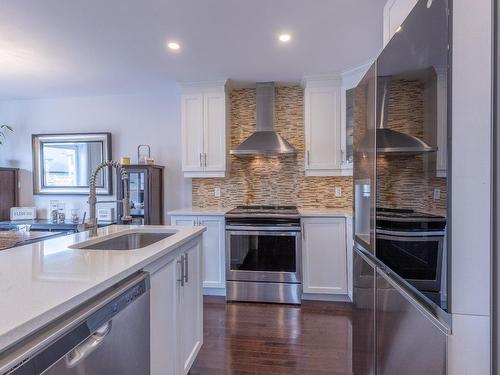 Kitchen - 209 Rue Beethoven, Vaudreuil-Dorion, QC - Indoor Photo Showing Kitchen With Upgraded Kitchen