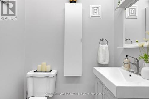 978 Newtonville Road, Clarington (Newcastle), ON - Indoor Photo Showing Bathroom