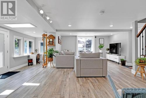 978 Newtonville Road, Clarington (Newcastle), ON - Indoor Photo Showing Living Room