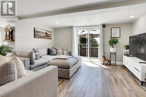 978 Newtonville Road, Clarington (Newcastle), ON - Indoor Photo Showing Living Room