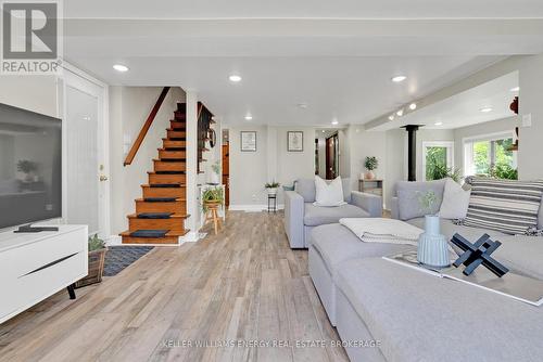 978 Newtonville Road, Clarington (Newcastle), ON - Indoor Photo Showing Living Room