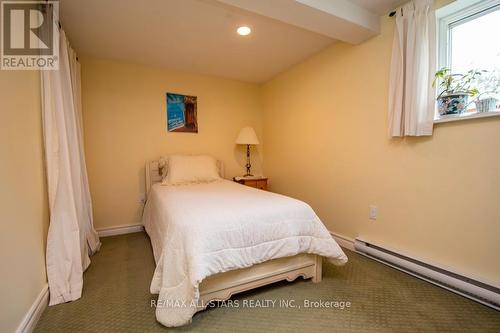 690 Post Road, Kawartha Lakes, ON - Indoor Photo Showing Bedroom