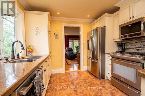 690 Post Road, Kawartha Lakes, ON - Indoor Photo Showing Kitchen With Double Sink With Upgraded Kitchen