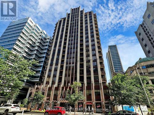 910 - 85 Bloor Street E, Toronto (Church-Yonge Corridor), ON -  With Facade