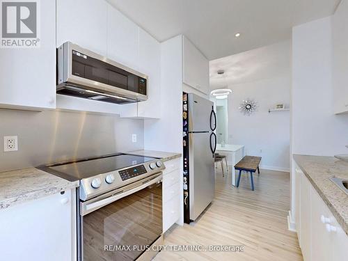 910 - 85 Bloor Street E, Toronto (Church-Yonge Corridor), ON - Indoor Photo Showing Kitchen